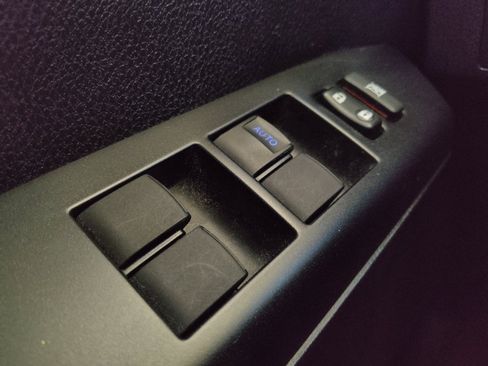 Used 2018 Toyota RAV4 XLE FWD image 27