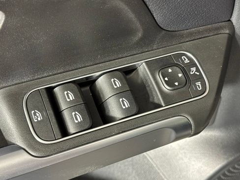 Used 2022 Mercedes-Benz GLB 250 4MATIC image 26