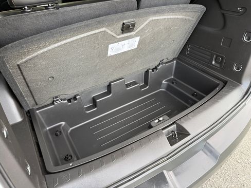 Used 2019 Chevrolet Traverse LT image 36