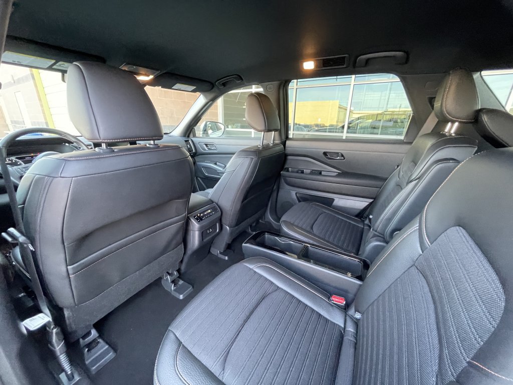 Used 2024 Nissan Pathfinder Rock Creek AWD/4WD image 18