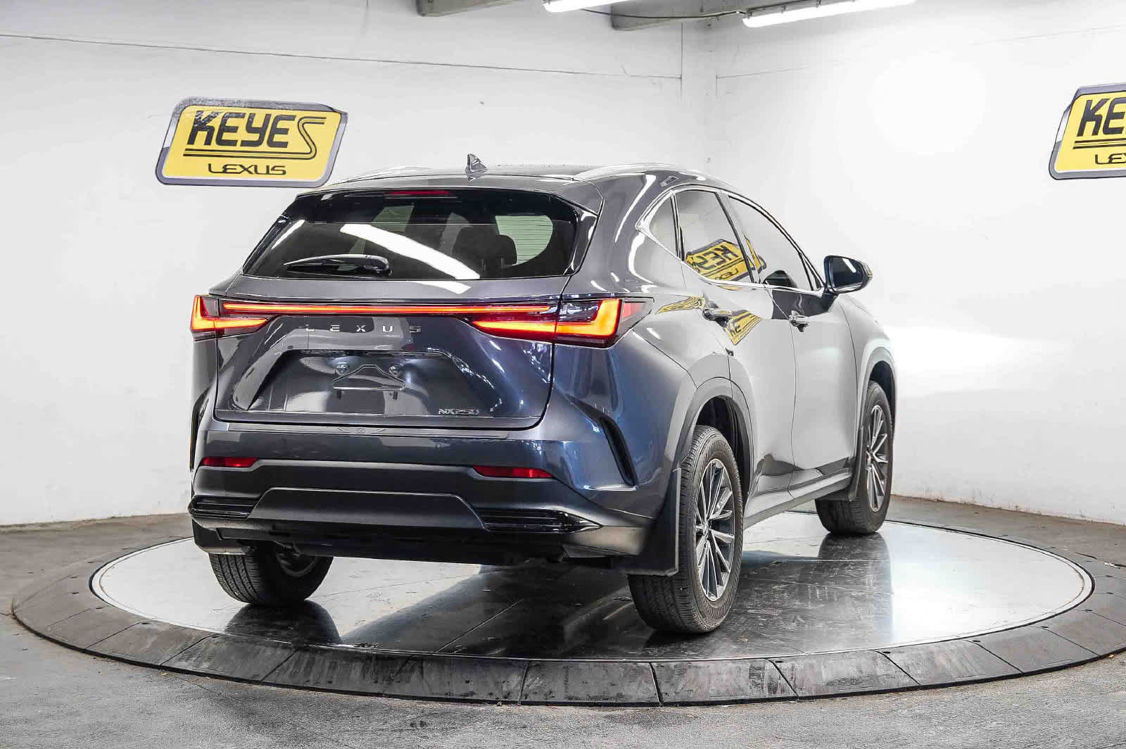 Used 2025 Lexus NX 250 FWD w/ Cold Area Package image 4