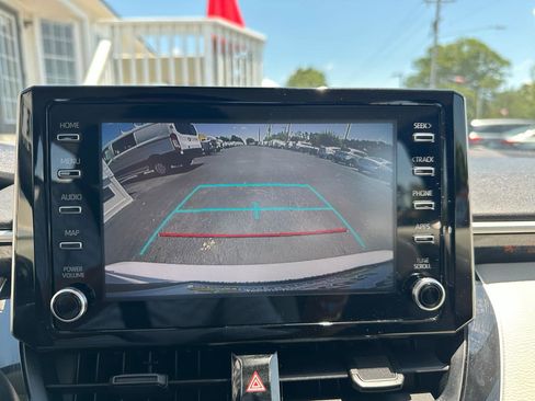 Used 2020 Toyota Corolla LE FWD image 15