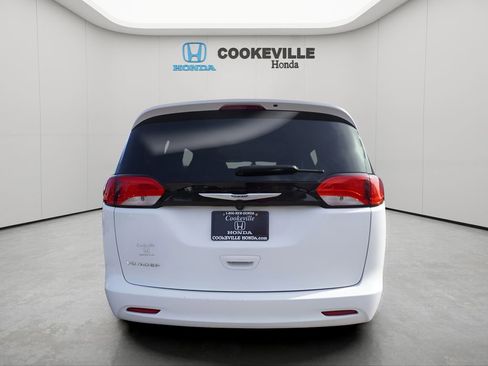 Used 2023 Chrysler Voyager LX image 6