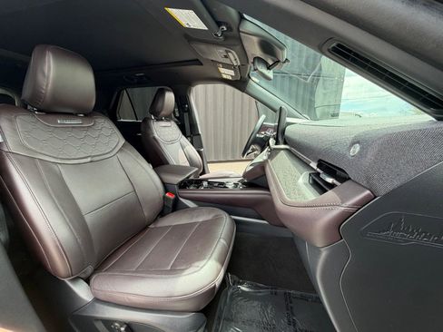 Used 2025 Ford Explorer Platinum w/ LUX Leather Package AWD/4WD image 33