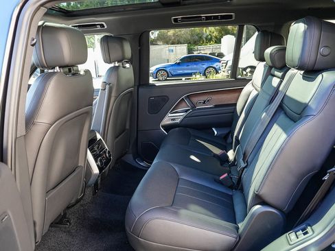 Certified 2026 Land Rover Range Rover Long Wheelbase SE AWD/4WD image 18