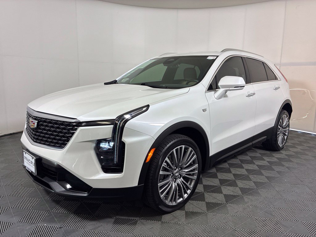 Used 2024 Cadillac XT4 Premium Luxury FWD image 2