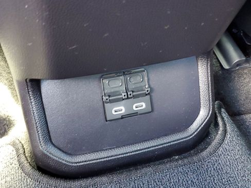 Used 2025 Toyota Highlander XLE image 14