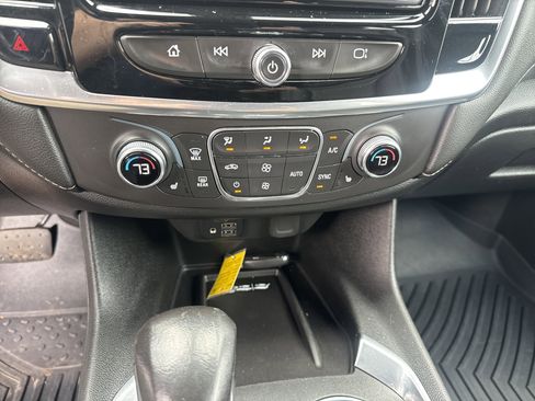 Used 2022 Chevrolet Traverse LT w/ LT Premium Package AWD/4WD image 26