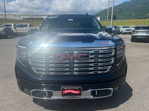 Used 2024 GMC Sierra 1500 Denali w/ Technology Package AWD/4WD image 9