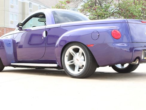 Used 2004 Chevrolet SSR w/ Preferred Equipment Group RWD image 28