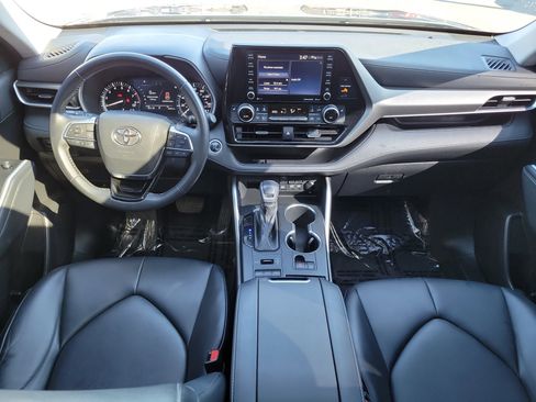 Used 2021 Toyota Highlander XLE image 16