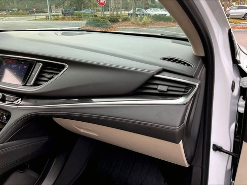 Used 2020 Buick Enclave Essence w/ Sound and Sites Package image 18