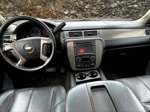 Used 2013 Chevrolet Suburban LT image 14