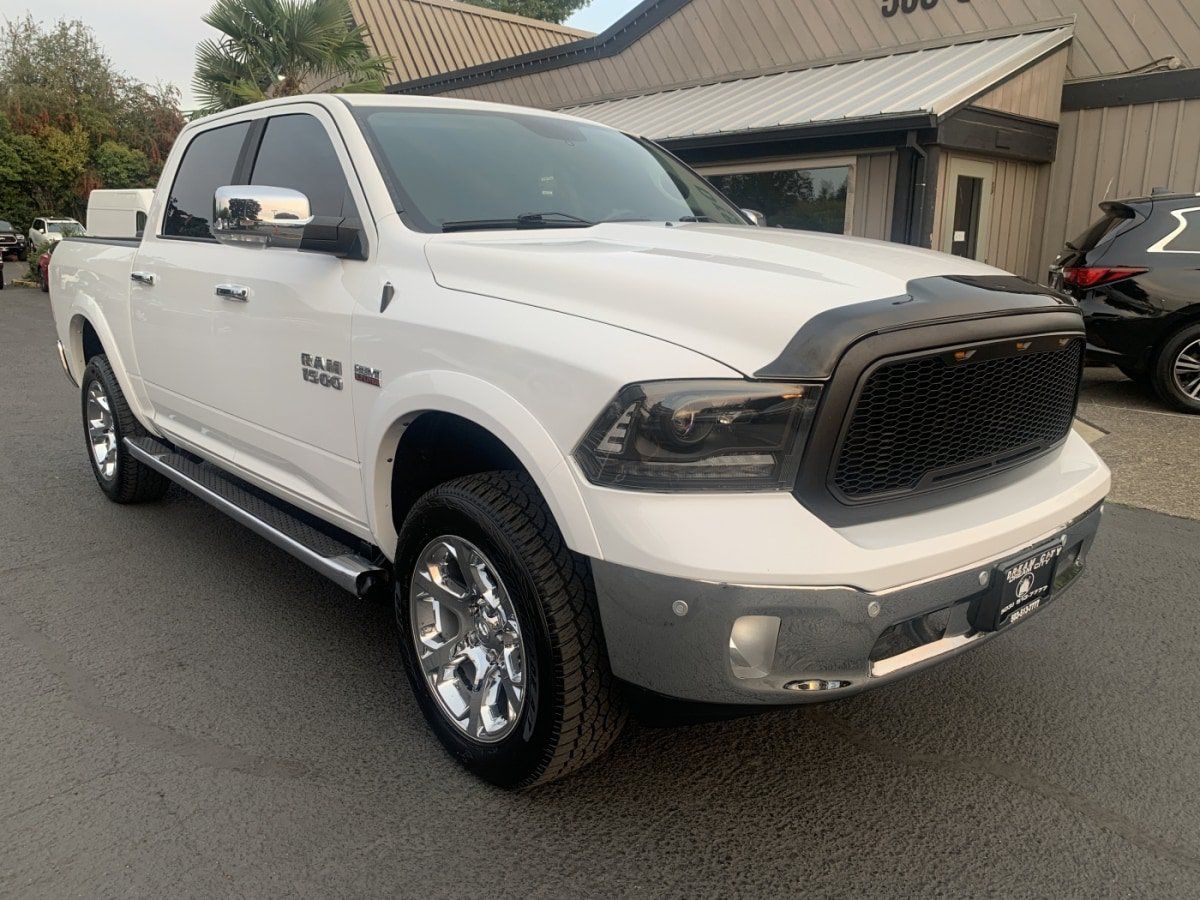 Used 2017 RAM 1500 Laramie w/ Convenience Group AWD/4WD image 3