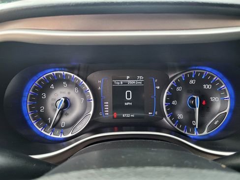 Used 2023 Chrysler Voyager LX FWD image 16