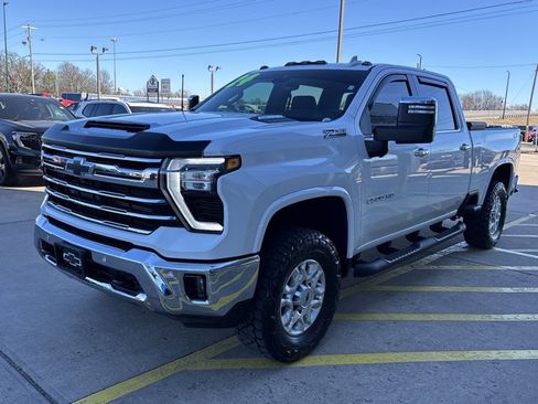 Used 2024 Chevrolet Silverado 2500 LTZ w/ LTZ Convenience Package image 13
