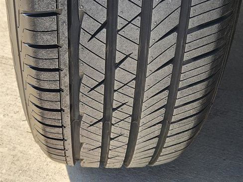 Used 2024 Toyota Highlander LE image 8