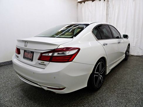 Used 2017 Honda Accord Touring image 6