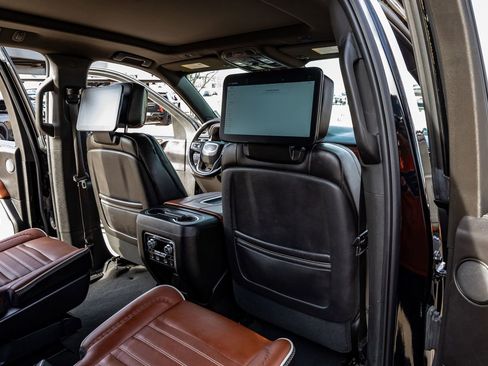 Used 2023 GMC Yukon Denali Ultimate image 32