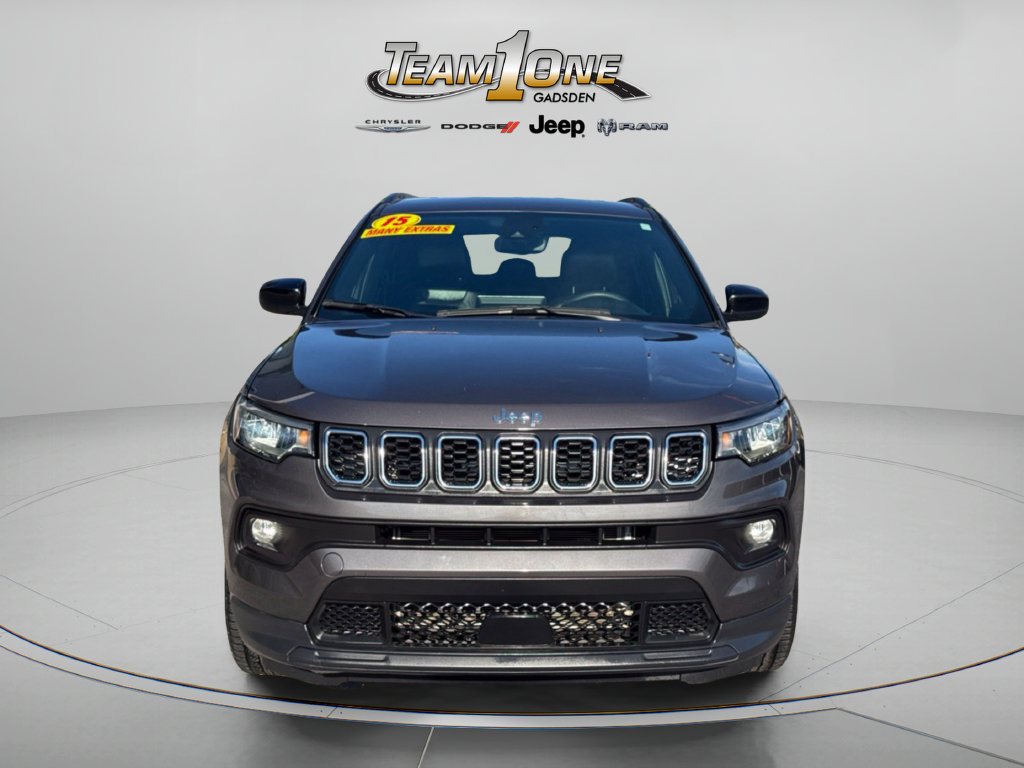 Used 2024 Jeep Compass Latitude AWD/4WD image 2