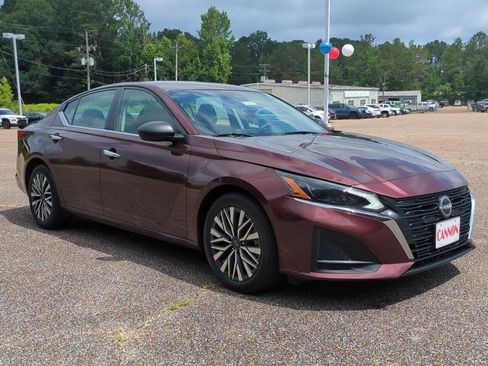 Used 2024 Nissan Altima 2.5 SV FWD image 3