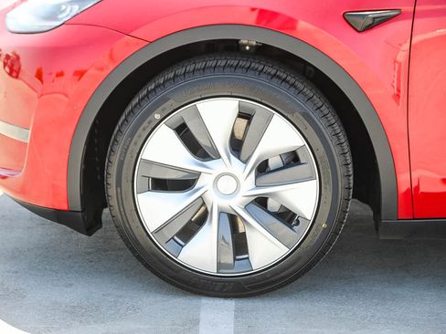 Used 2021 Tesla Model Y Long Range AWD/4WD image 10