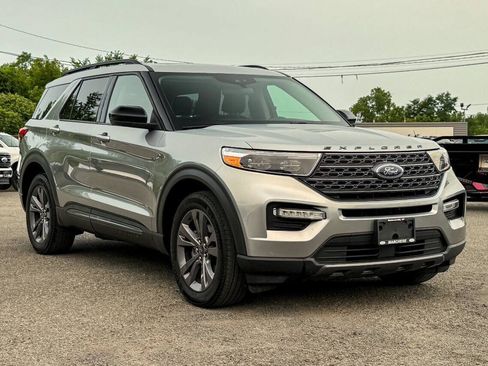 Used 2022 Ford Explorer XLT w/ Equipment Group 202A AWD/4WD image 1