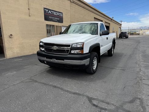 Used 2007 Chevrolet Silverado 2500 W/T w/ Heavy-Duty Power Package RWD image 2
