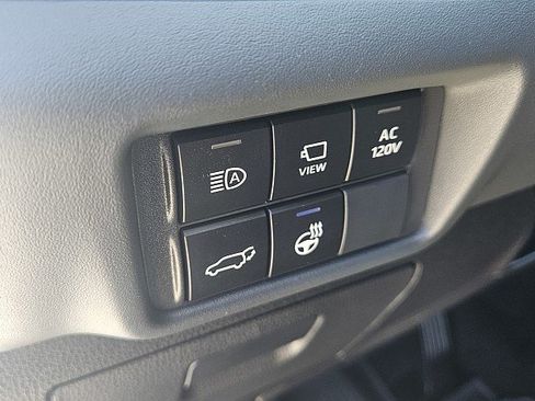 Used 2025 Toyota Highlander Limited AWD/4WD image 19