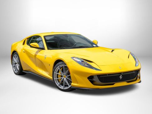 Used 2019 Ferrari 812 Superfast RWD image 1