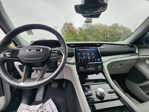 Used 2022 Jeep Grand Cherokee Overland image 20