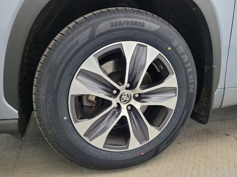 Used 2020 Toyota Highlander XLE image 31