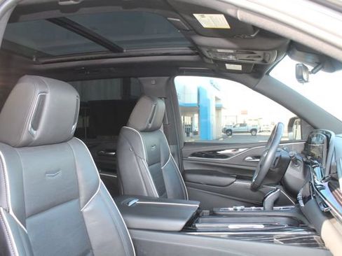 Used 2023 Cadillac Escalade Sport w/ Touring Package AWD/4WD image 17