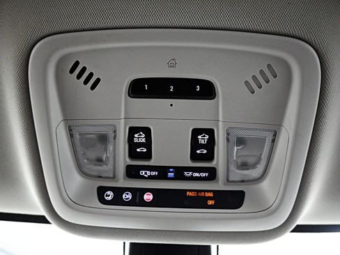 Used 2018 Chevrolet Traverse Premier image 20