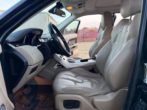 Used 2013 Land Rover Range Rover Evoque Pure Plus w/ Pure Plus Pkg image 19