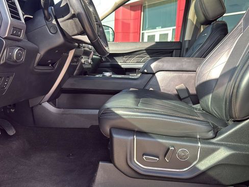 Used 2019 Ford Expedition Platinum RWD image 22
