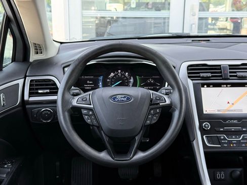 Used 2019 Ford Fusion SE FWD image 22