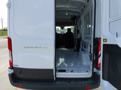 New 2025 Ford Transit 250 148 Medium Roof image 22