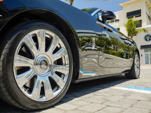 Used 2016 Rolls-Royce Dawn image 37