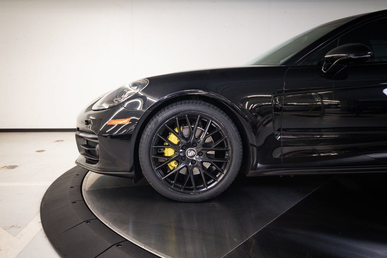 Certified 2023 Porsche Panamera image 11