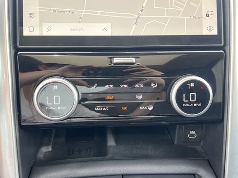Used 2024 Land Rover Discovery S AWD/4WD image 22