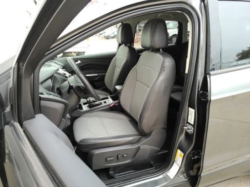 Used 2017 Ford Escape SE w/ SE Sport Appearance Package image 14