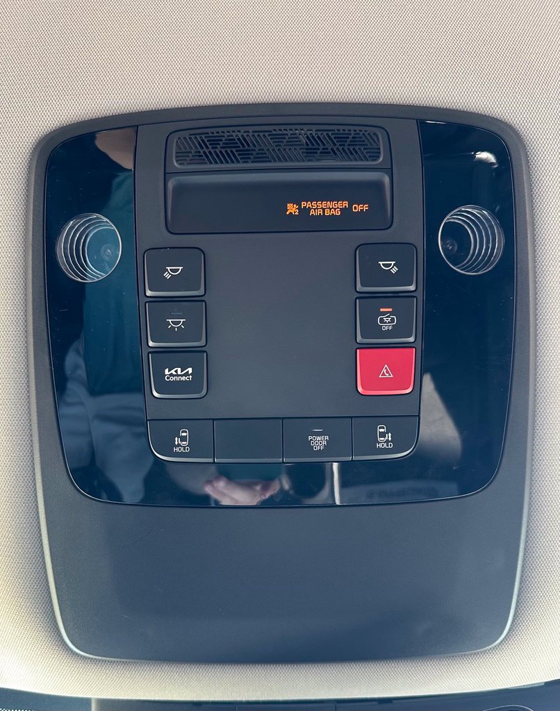 Used 2025 Kia Carnival FWD image 20