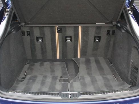 Certified 2022 Porsche Macan S image 12