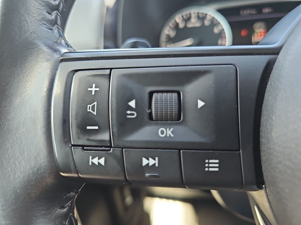 Used 2025 Nissan Pathfinder SV AWD/4WD image 17