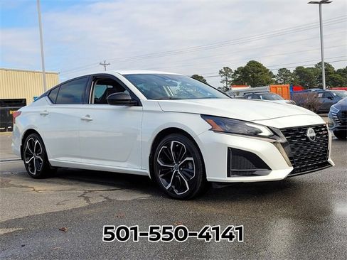 Used 2024 Nissan Altima 2.5 SR w/ SR Premium Package image 4