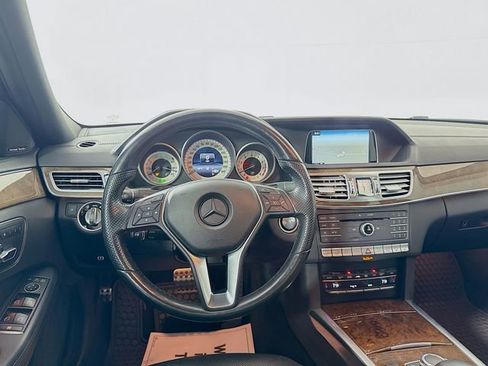 Used 2016 Mercedes-Benz E 400 4MATIC Sedan image 26