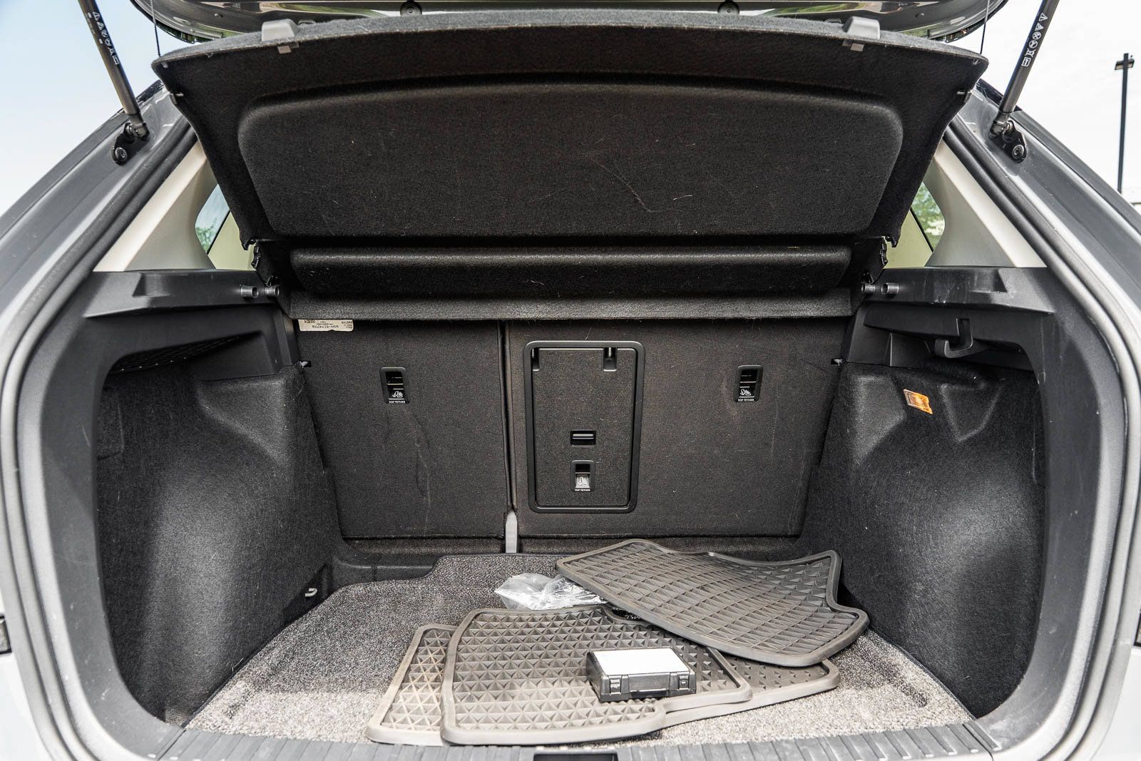Used 2023 Volkswagen Taos SE w/ Panoramic Sunroof Package FWD image 15