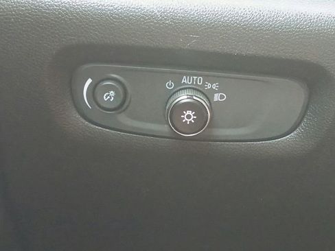 Used 2023 Chevrolet Traverse LT FWD image 28