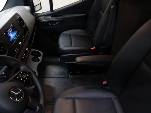 Used 2022 Mercedes-Benz Sprinter 2500 image 57